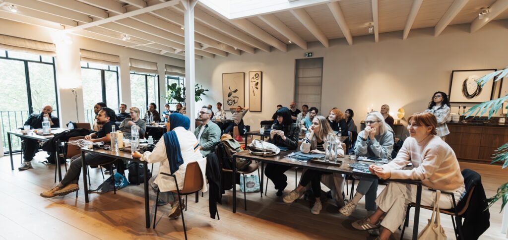 夏と冬のインターンで同じESを使っても良い？ESを見直す注意点も解説 - ハレダス